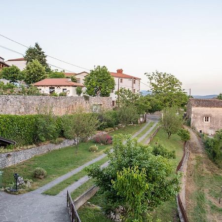 Apartma Oddih Dutovlje Luaran gambar