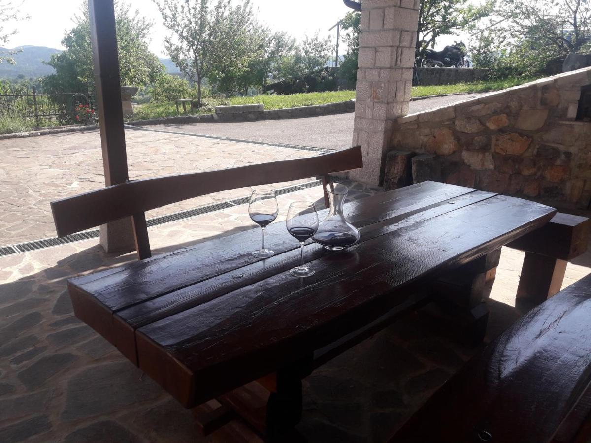 Apartma Oddih Dutovlje Luaran gambar