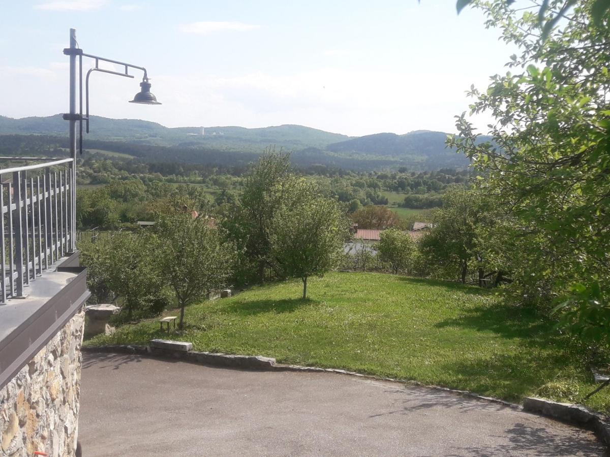 Apartma Oddih Dutovlje Luaran gambar