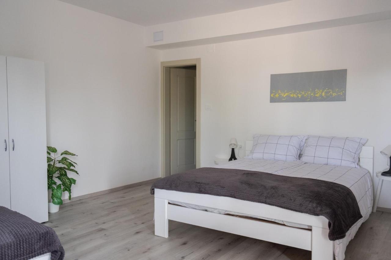 Apartma Oddih Dutovlje Luaran gambar