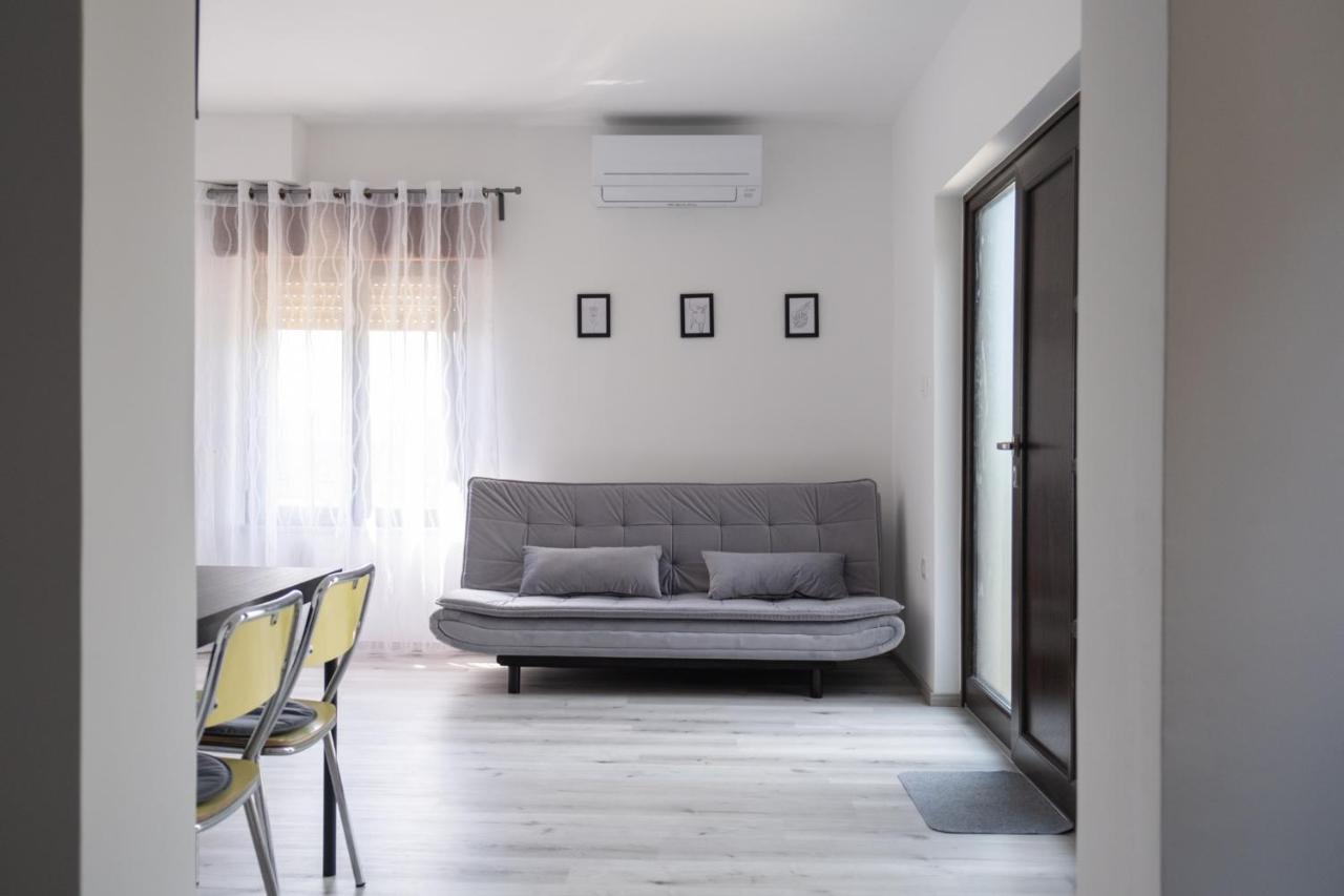 Apartma Oddih Dutovlje Luaran gambar