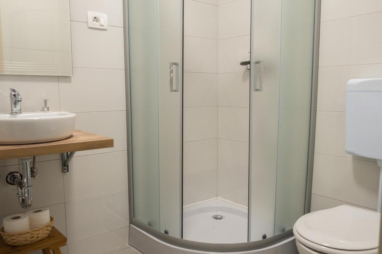 Apartma Oddih Dutovlje Luaran gambar
