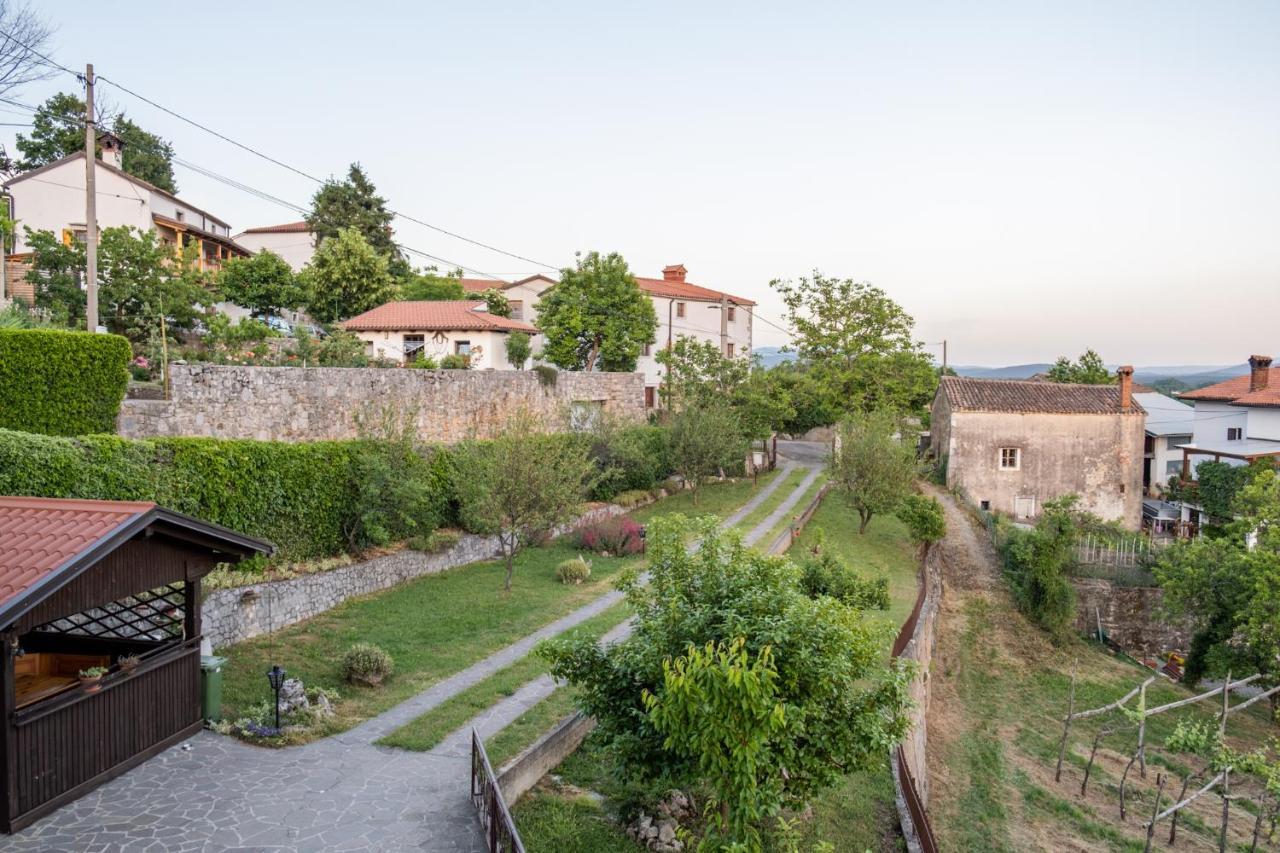 Apartma Oddih Dutovlje Luaran gambar